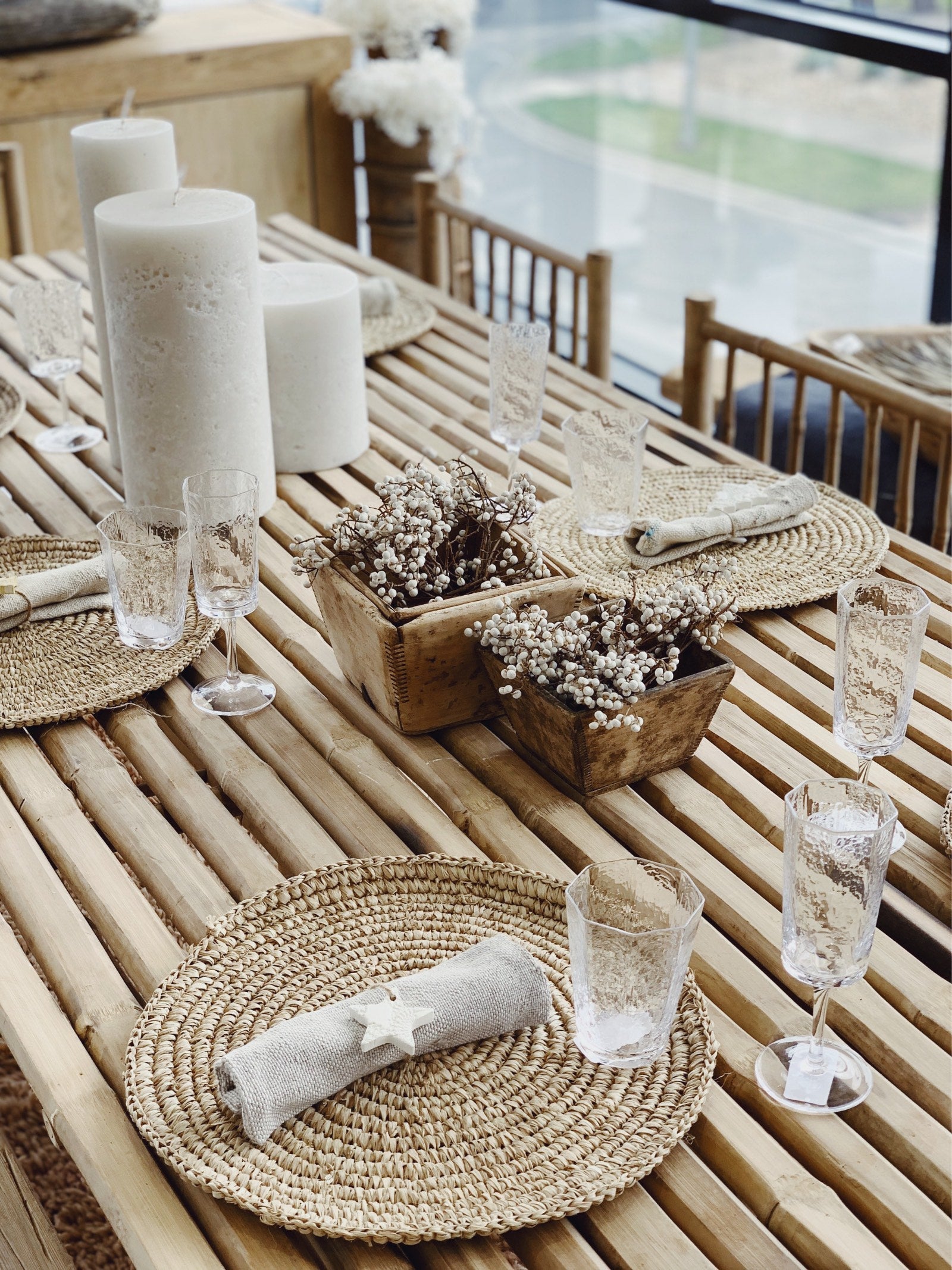 How to Style A Festive Tablescape This Christmas