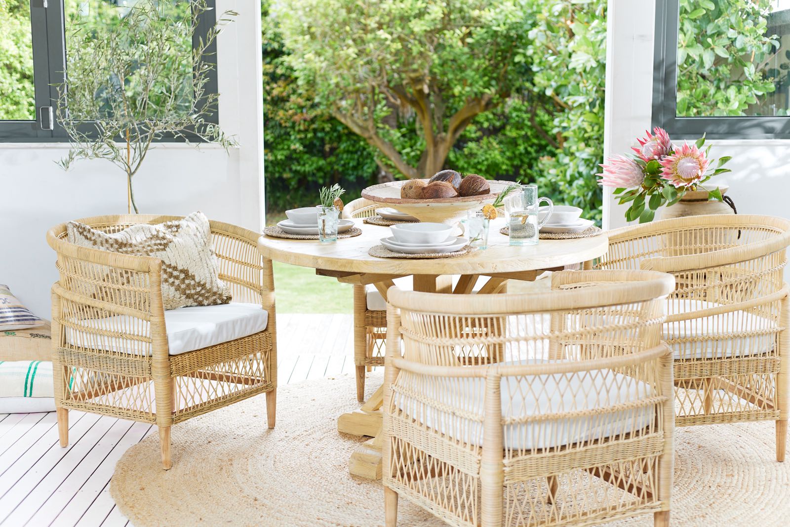 How to Create the Perfect Summer Tablescape