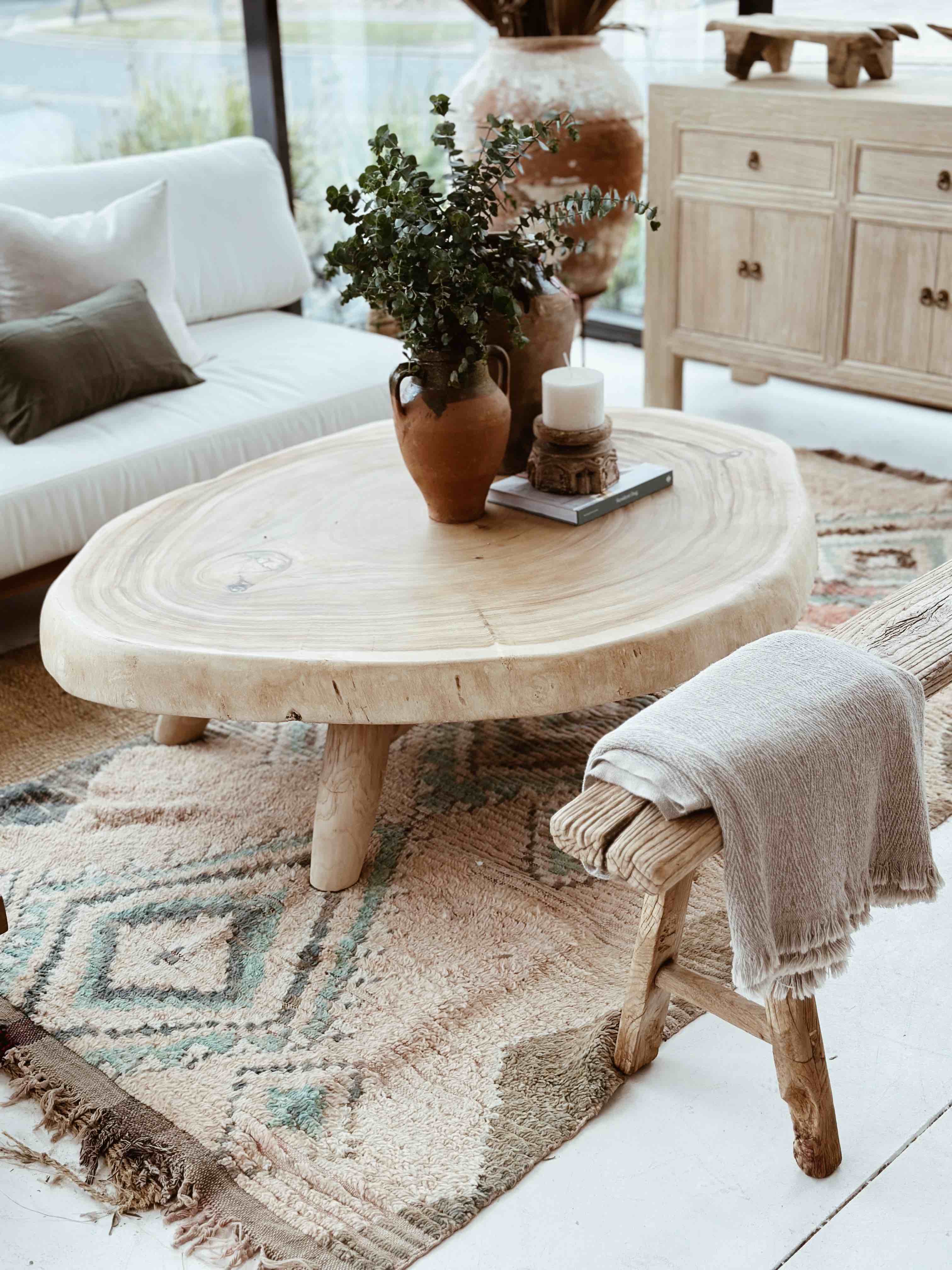 Styling Tips for the Coffee Table: Expectations vs. Reality